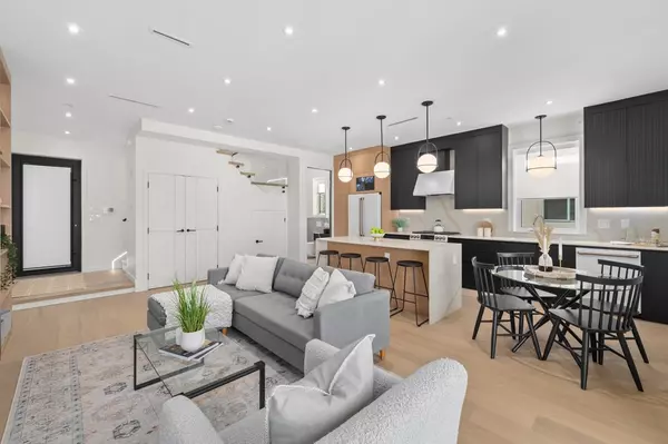 Vancouver, BC V5Z 1V9,679 W 18th AVE