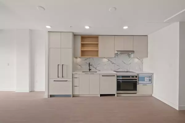 North Vancouver, BC V7L 1G2,422 E 3rd ST #553