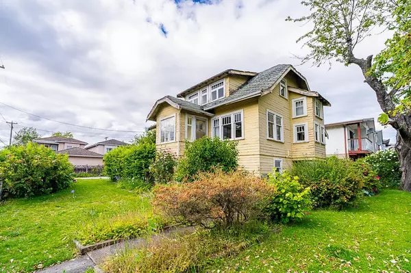 Burnaby, BC V3N 3E5,7386 Humphries AVE