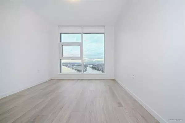 680 Quayside DR #4101 New Westminster, BC V3M 0P2