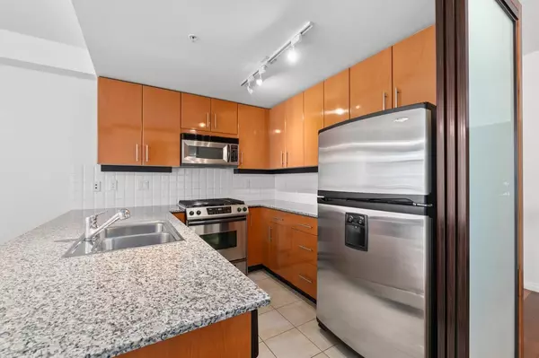 North Vancouver, BC V7L 4V1,100 E Esplanade AVE #307