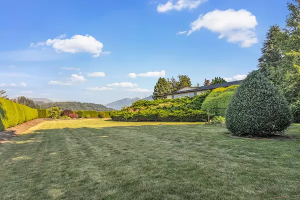 Cultus Lake, BC V2R 0K7,45360 Magdalena PL