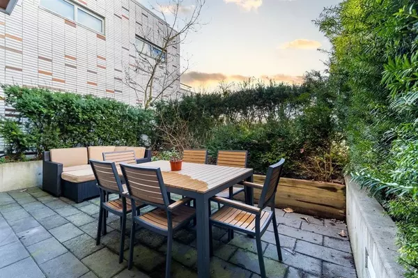 Vancouver, BC V5V 3M8,3333 Main ST #223