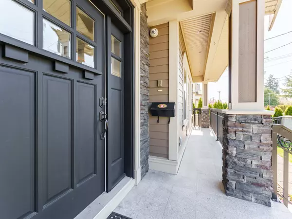 Burnaby, BC V3N 2H5,8588 Armstrong AVE