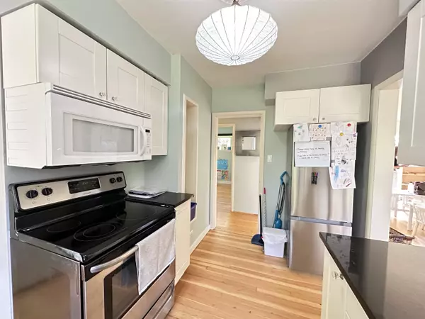 West Vancouver, BC V7T 1T8,1115 Haywood AVE