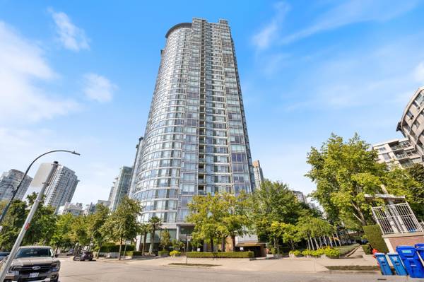 1033 Marinaside CRES #1901, Vancouver, BC V6Z 3A3