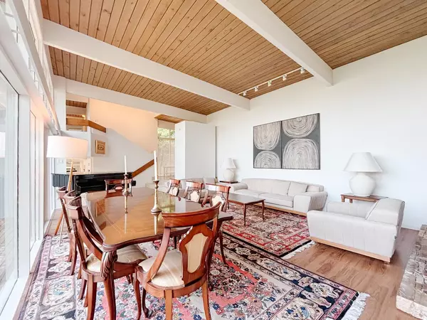 West Vancouver, BC V7W 1Z3,6253 St Georges CRES