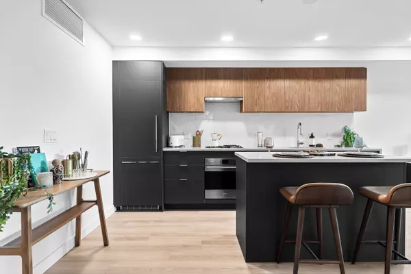 2419 Grant ST #307, Vancouver, BC V5K 3G5