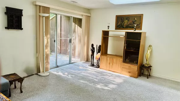 Burnaby, BC V5B 2X7,5330 Broadway #34