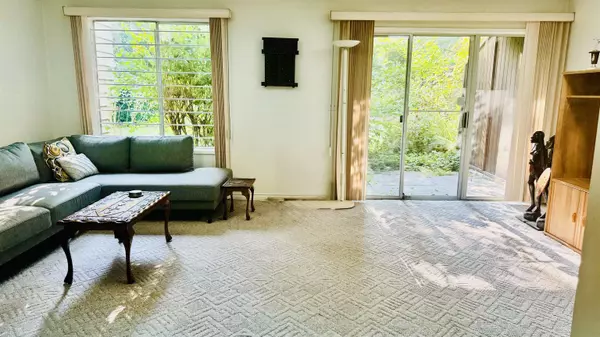 Burnaby, BC V5B 2X7,5330 Broadway #34