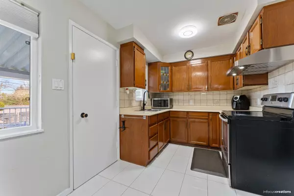 Maple Ridge, BC V2X 3B7,21957 Acadia ST