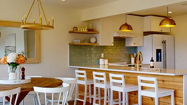 405 S Fletcher RD Gibsons, BC V0N 1V0