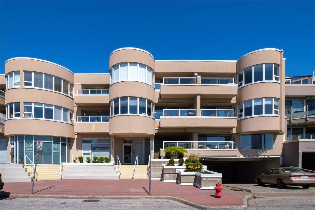 West Vancouver, BC V7V 1E1,2455 Bellevue AVE #302