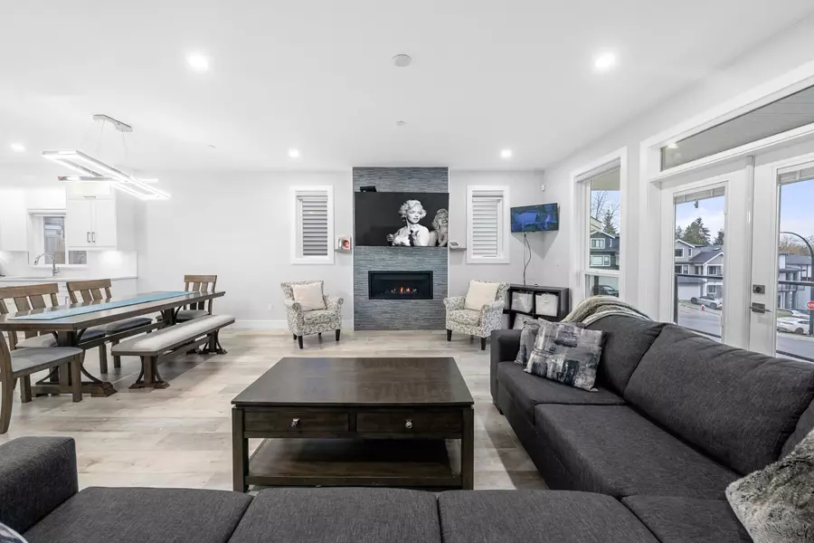 24629 105a AVE, Maple Ridge, BC V2W 0K3