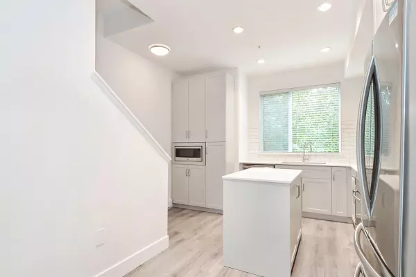 Surrey, BC V3Z 0W7,15775 Mountain View DR #28