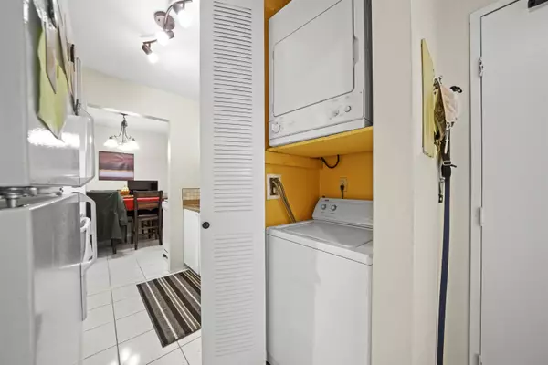 Burnaby, BC V3N 4R1,9584 Manchester DR #203