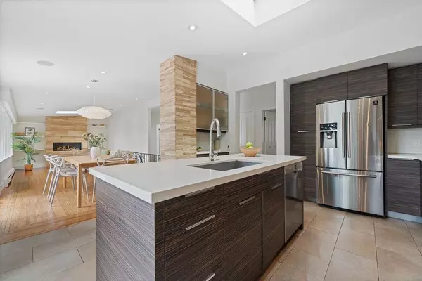 North Vancouver, BC V7R 2B6,727 Crystal CT