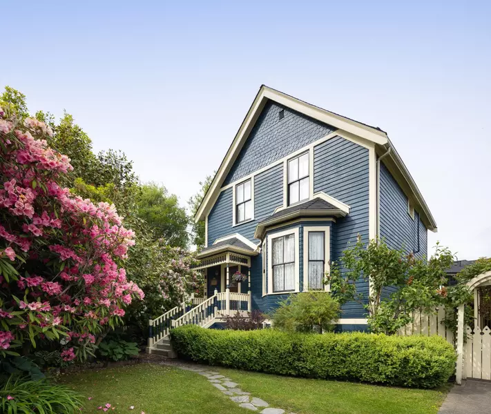 335 Fourth ST, New Westminster, BC V3L 2V3