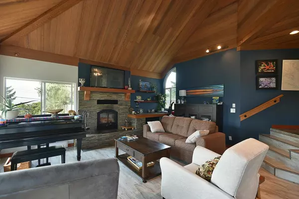 9196 Truman RD Halfmoon Bay, BC V7Z 1B5