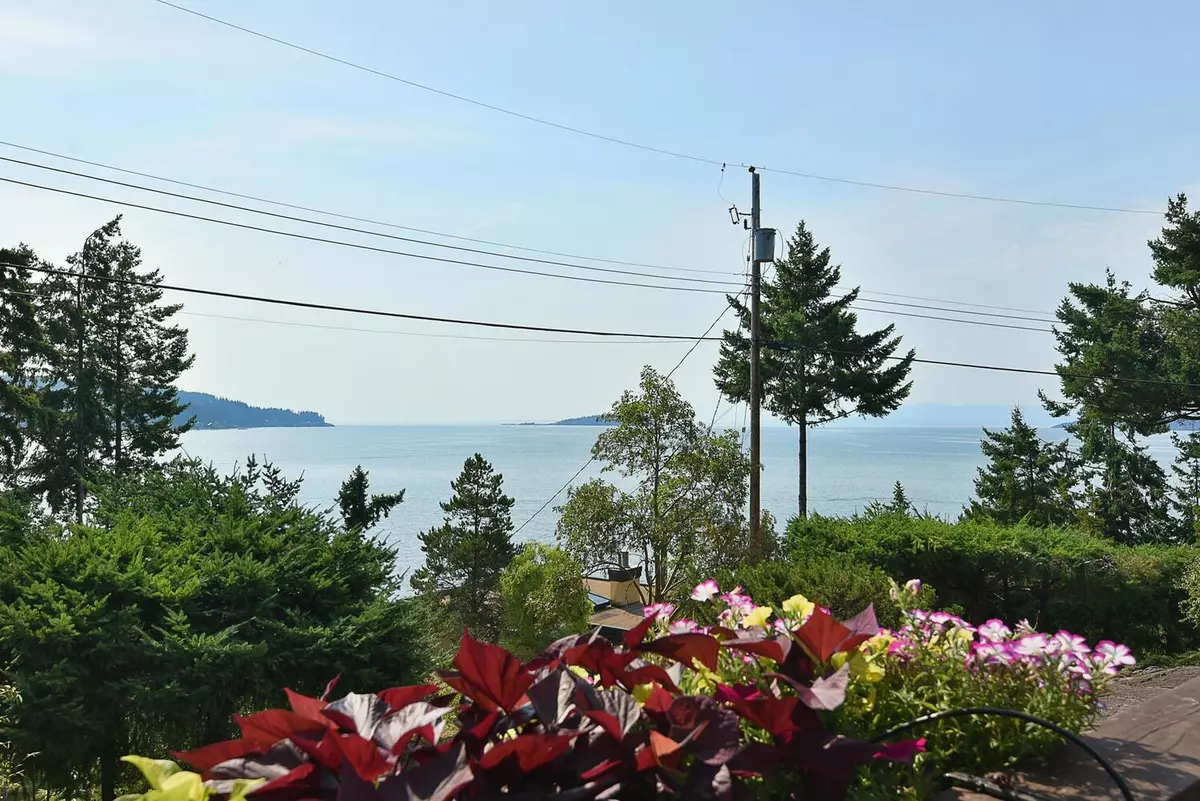 Halfmoon Bay, BC V7Z 1B5,9196 Truman RD