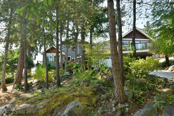9196 Truman RD, Halfmoon Bay, BC V7Z 1B5