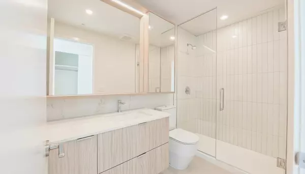 537 Cottonwood AVE #3202 Coquitlam, BC V3J 0S4