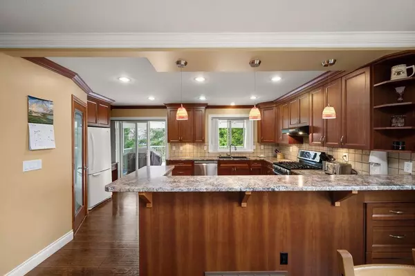 Surrey, BC V4A 6W3,16199 13 AVE