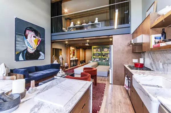 528 Beatty ST #302, Vancouver, BC V6B 2L3