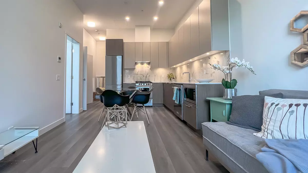 Coquitlam, BC V3J 0N9,645 Como Lake AVE #111