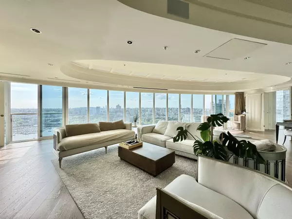 Vancouver, BC V6B 6A8,388 Drake ST