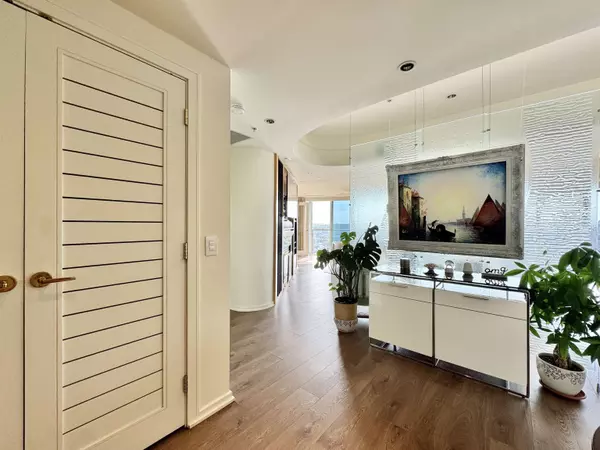 Vancouver, BC V6B 6A8,388 Drake ST