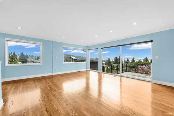 West Vancouver, BC V7V 2J1,2558 Mathers AVE