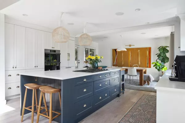 4445 Stone CT, West Vancouver, BC V7W 2V4