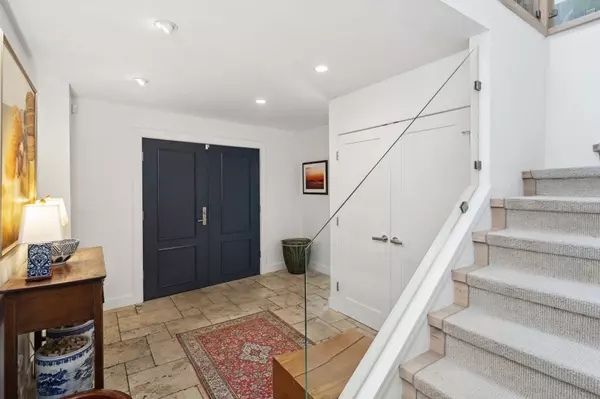 West Vancouver, BC V7W 2V4,4445 Stone CT