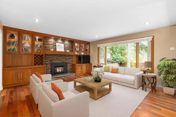 North Vancouver, BC V7R 4K2,4793 Capilano RD