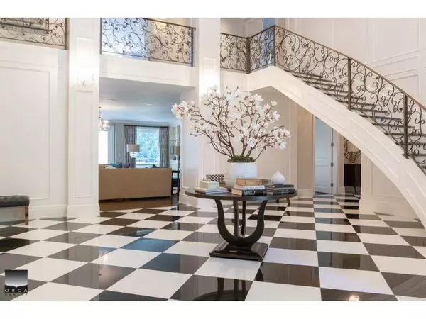 West Vancouver, BC V7V 3A6,2936 Rosebery AVE