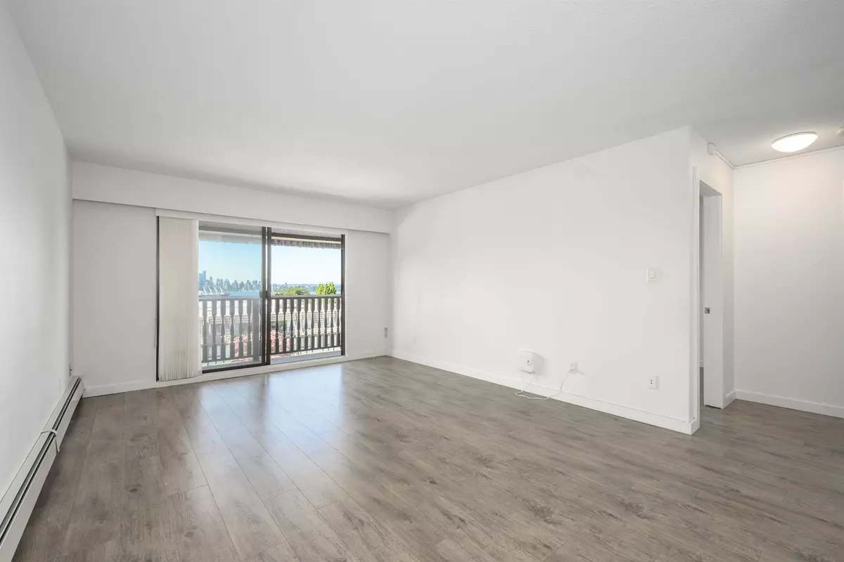 North Vancouver, BC V7M 1G4,310 W 3rd ST #305
