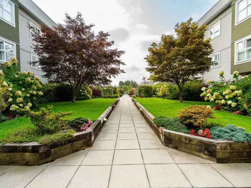 4728 53rd ST #305, Delta, BC V4K 2Z1