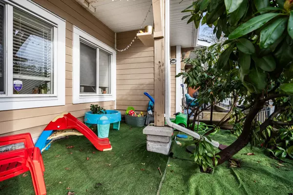 Pitt Meadows, BC V3Y 0C5,12350 Harris RD #108