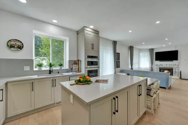 Coquitlam, BC V3E 3K7,2501 Mica PL