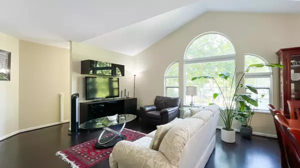 Richmond, BC V6V 2S8,5240 Oliver DR