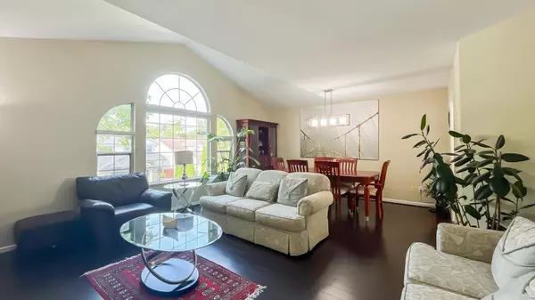 Richmond, BC V6V 2S8,5240 Oliver DR