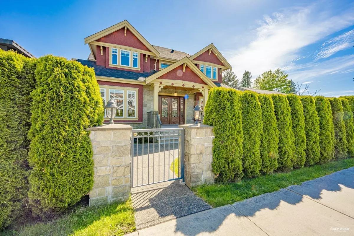 North Vancouver, BC V7L 2W1,337 E 17th ST