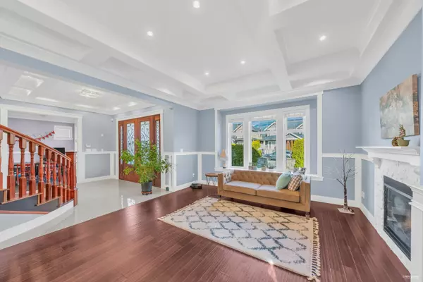 North Vancouver, BC V7L 2W1,337 E 17th ST