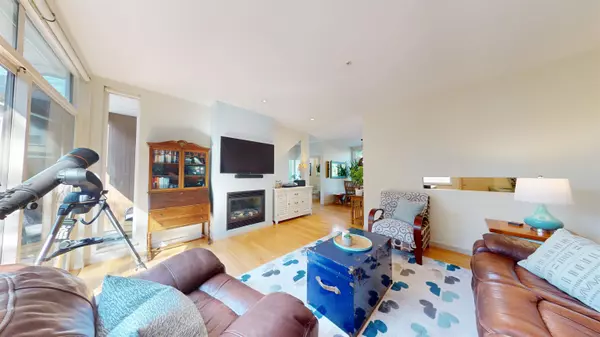 Squamish, BC V8B 0G7,39893 Government RD #25