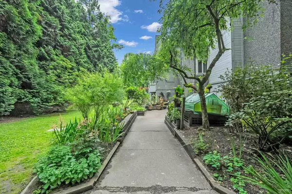 Burnaby, BC V3N 4R3,9880 Manchester DR #303