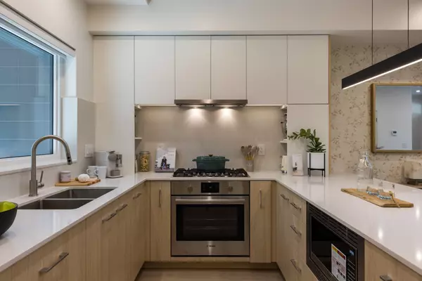 North Vancouver, BC V7J 2K8,342 Mountain HWY #112