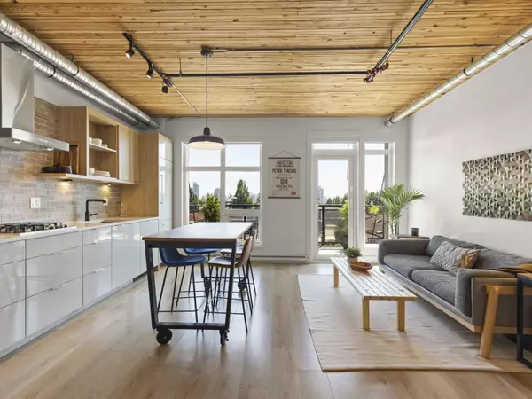 Burnaby, BC V5C 2J5,4223 Hastings ST #308