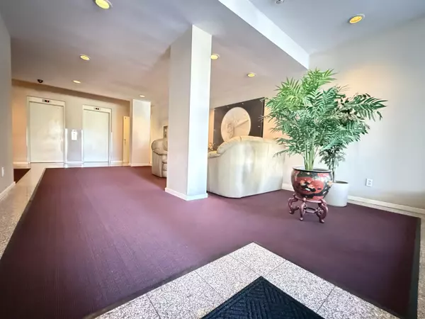Richmond, BC V6Y 3W5,7040 Granville AVE #703