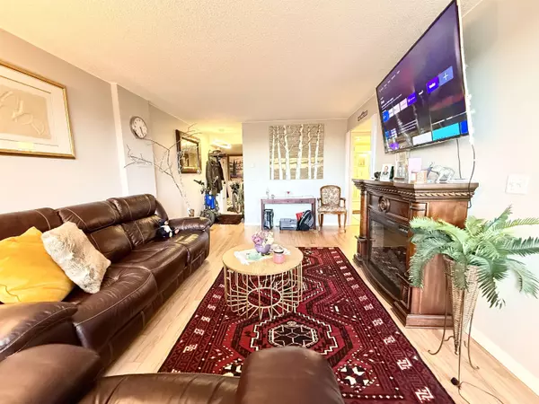 Richmond, BC V6Y 3W5,7040 Granville AVE #703
